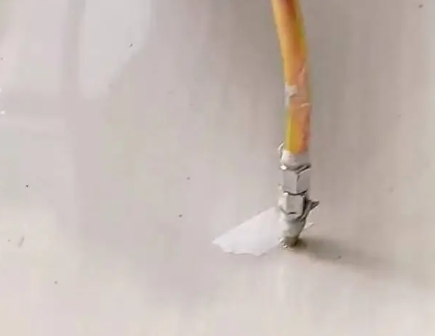 南关瓷砖空鼓维修公司专业解答在瓷砖铺贴过程中，如果使用的砂料过粗（如全部使用了粗砂），可能会导致以下问题